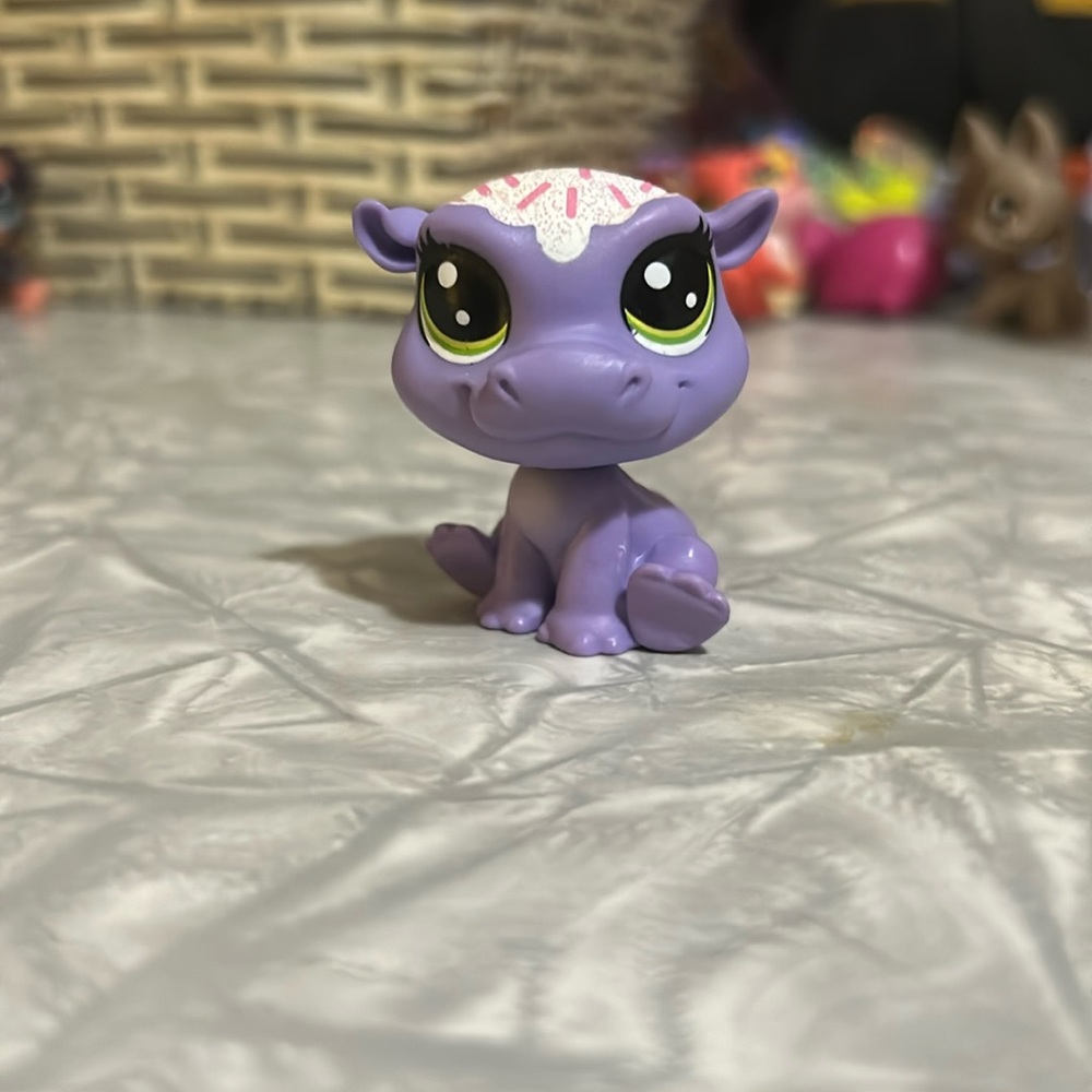 Littlest Pet Shop Purple Baby Hippo W/ glitter & sparkles